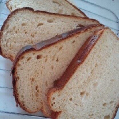 昨日は、ありがとう❤。早速、材料があったから作って、あこがれの朝の出来たてパンをいただいたよ～(^O^)こうばしくて美味しかった～少し焼き色つきすぎ？ありがと❤
